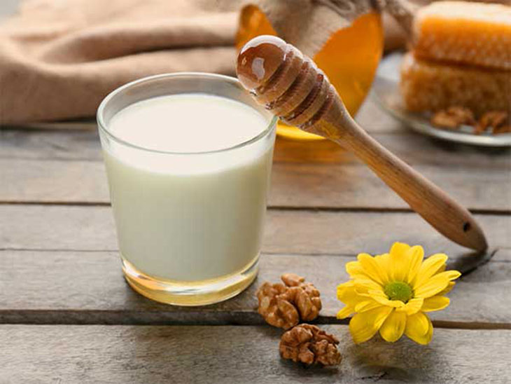 Mật ong kết hợp với sữa tươi tốt cho sinh lý