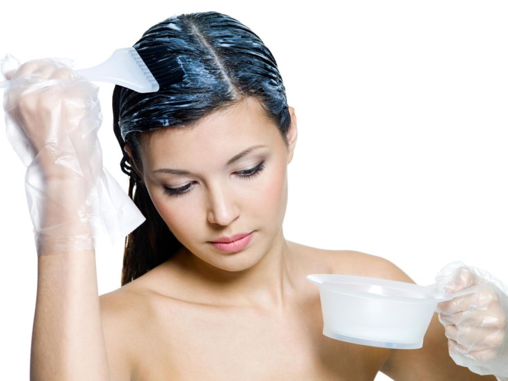 Dị ứng với dầu gội, thuốc nhuộm còn có thể khiến tóc hư hỏng trầm trọng