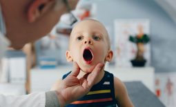 Cách chữa viêm amidan ở trẻ em an toàn, hiệu quả ba mẹ nên biết