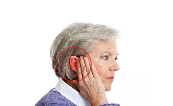 Đau nhức vùng tai là triệu chứng phổ biến của bệnh viêm tai giữa mãn tính