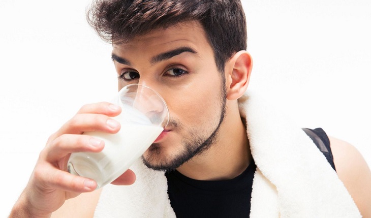 Bị trào ngược dạ dày có nên uống sữa tiệt trùng