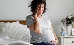 Đau dạ dày khi mang thai: Biểu hiện, cách trị và thực đơn ra sao?