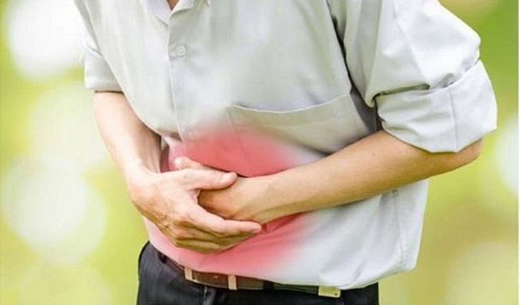 Đau bụng là dấu hiệu ban đầu của bệnh
