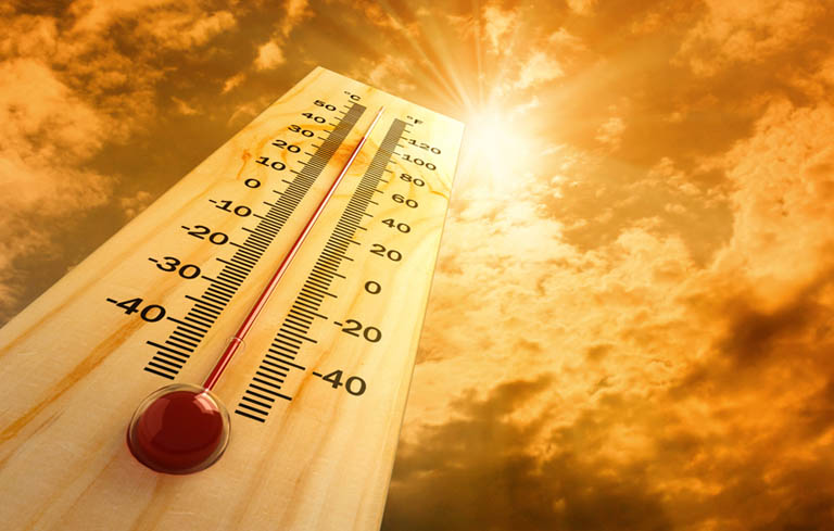 Nhiệt độ đột ngột tăng cao có thể là nguyên nhân gây mẩn ngứa mùa hè
