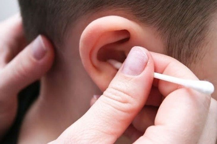 Vệ sinh tai cho trẻ đúng cách và khoa học để phòng ngừa viêm tai giữa