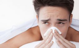 Tình trạng viêm mũi mãn tính thường gây ra các triệu chứng khó chịu, hắt hơi liên tục trong thời gian dài