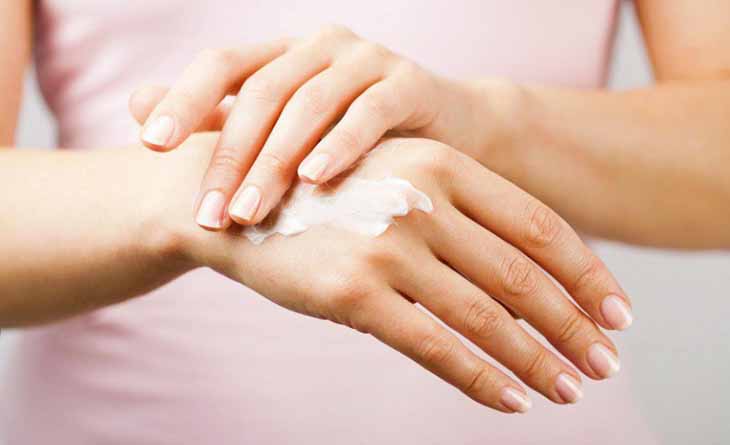 Bảo vệ da, dưỡng ẩm cho làn da tránh tình trạng bong tróc, khô nứt của vảy nến