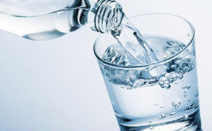 Nước đóng vai trò quan trọng trong việc hỗ trợ đào thải độc tố cơ thể, tăng cường chức năng của gan, thận…