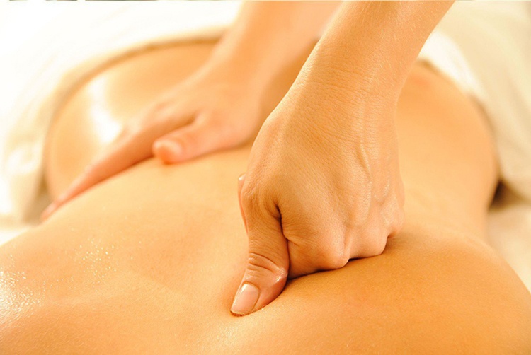 Massage điều trị thoát vị đĩa đệm cột sống thắt lưng.