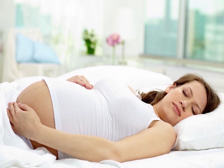 Khi bị đau bao tử thai phụ nên ngủ đủ 8 tiếng mỗi ngày