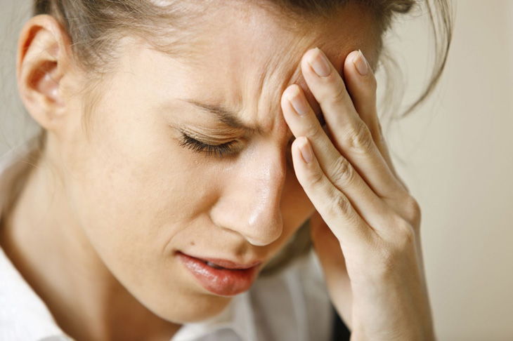 Người bệnh thường xuyên bị ù tai, đau đầu, chóng mặt