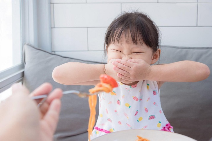 Chán ăn, lười ăn là một trong số biểu hiện điển hình ở trẻ bị bệnh