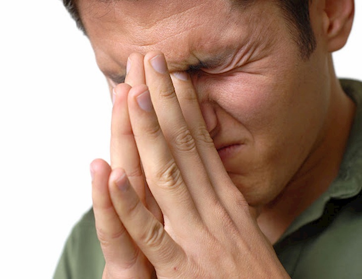 Các triệu chứng viêm xoang thường mang lại cảm giác mệt mỏi, khó chịu cho người bệnh