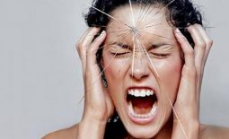 Viêm xoang trán gây đau đầu và ảnh hưởng nhiều đến cuộc sống hàng ngày