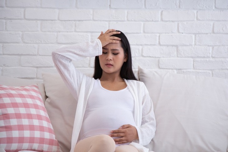 Nguyên nhân gây ra tình trạng đau đầu khi mang thai là gì?
