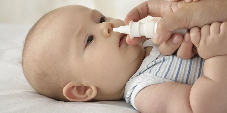 Sử dụng thuốc xịt mũi cho trẻ để làm sạch mũi