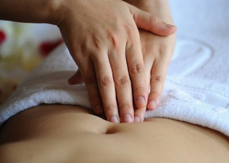 Massage lên huyệt còn có tác dụng điều trị bệnh phụ khoa ở phụ nữ