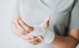 Trật khớp tay là gì? Những thông tin người bệnh cần biết