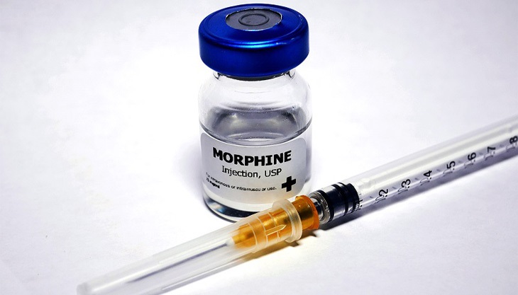 Đối với tình trạng người bệnh bị đau ở mức độ cao hơn, bác sĩ có thể sẽ kê loại thuốc giảm đau có thể gây nghiện Morphin