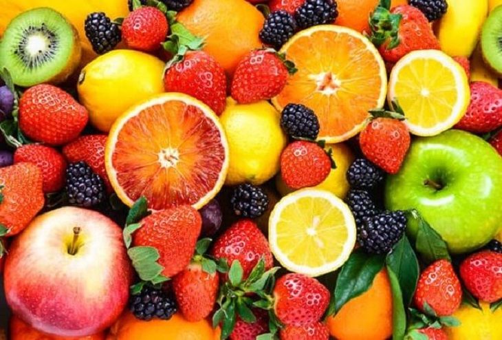 Các trái cây như cam, bưởi, dâu tây,... rất thích hợp cho người có làn da khô