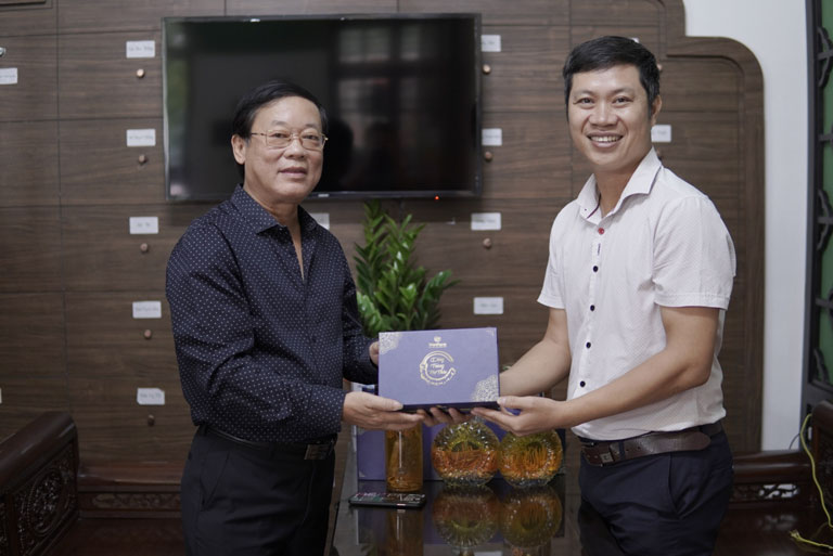 Nghệ sĩ Phú Thăng lựa chọn Đông trùng hạ thảo Vietfarm chăm sóc sức khoẻ