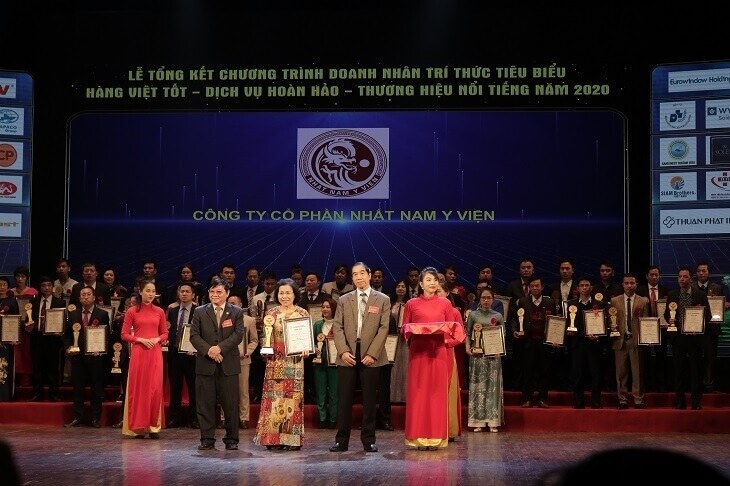 Nhất Nam Y Viện vinh dự nhận được giải thưởng Top 20 thương hiệu nổi tiếng Việt Nam năm 2020