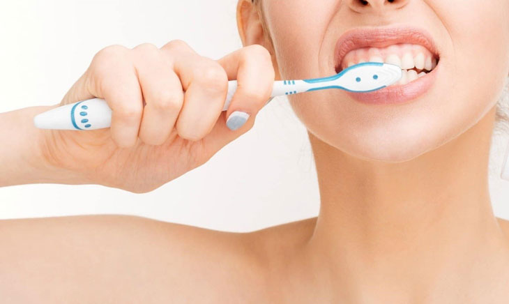 Ghi nhớ những lưu ý và cách chăm sóc răng sau khi trồng răng