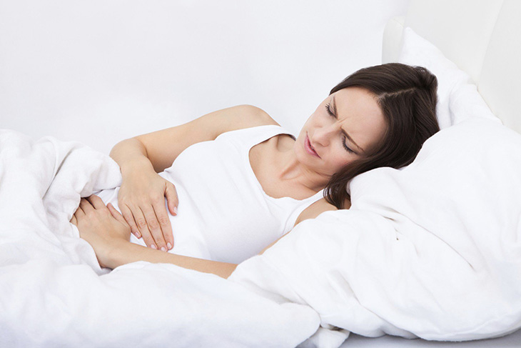 Cơn co tử cung xuất hiện mạnh hơn và dồn dập hơn khi vỡ tử cung khi chuyển dạ