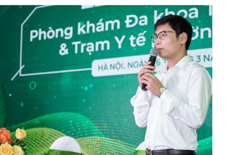 Ông Nguyễn Văn Hiếu - Trưởng trạm Y tế phường Phú Đô đánh giá cao Phòng khám Đa khoa Thuốc Dân Tộc