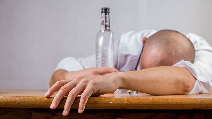 Người nghiện rượu có nguy cơ mắc bệnh cao hơn đối tượng khác