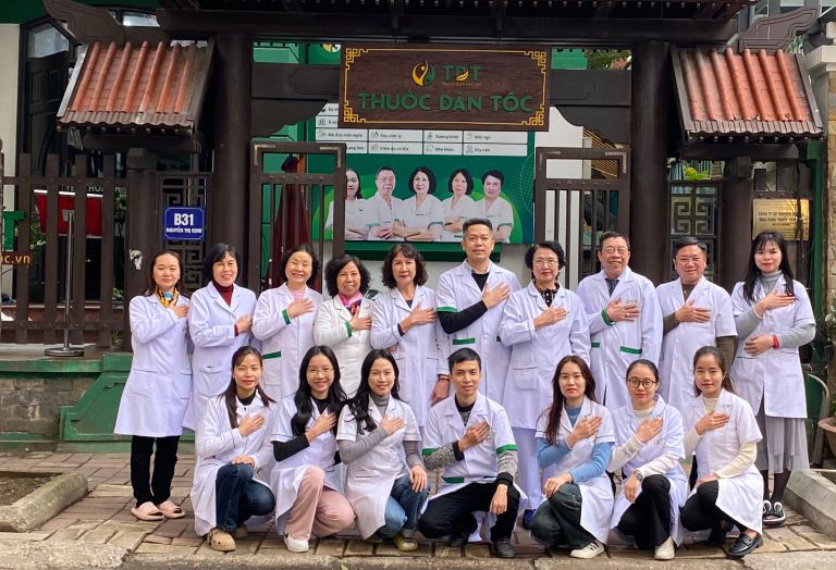 Đội ngũ bác sĩ Trung tâm Thuốc dân tộc - Hà Nội