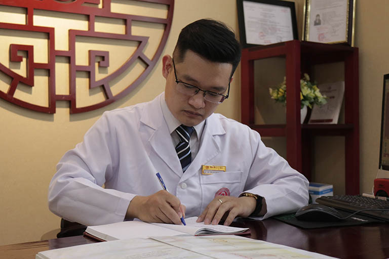 Bác sĩ Trần Hải Long một lòng nhiệt huyết với nền YHCT dân tộc 