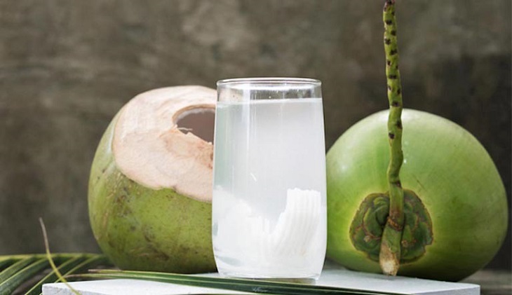 Nước dừa có tác dụng giải độc, thanh nhiệt và lợi tiểu rất tốt