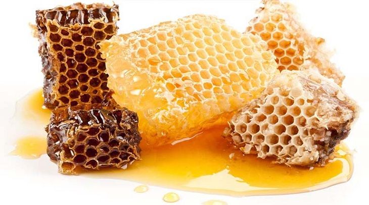 Dùng sáp ong đúng cách giúp giảm triệu chứng của viêm tai giữa
