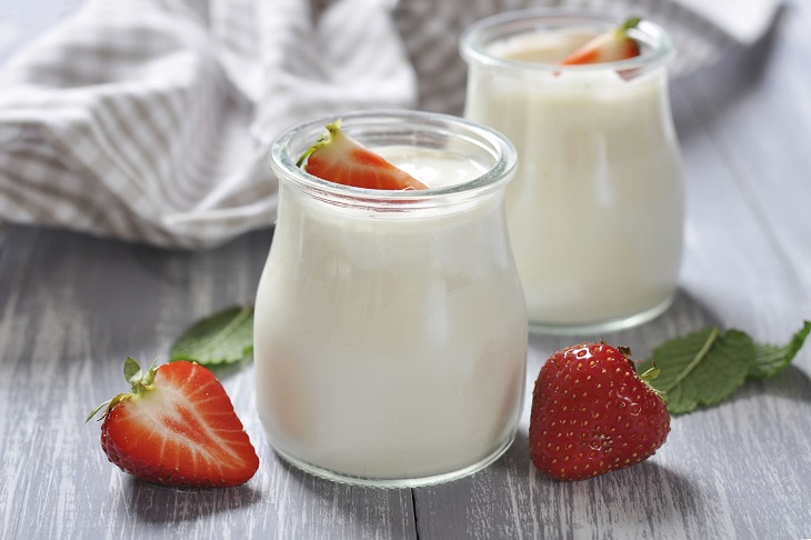 Sữa chua sẽ giúp người bệnh kìm hãm sự phát triển và sinh sôi của vi khuẩn HP trong dạ dày.