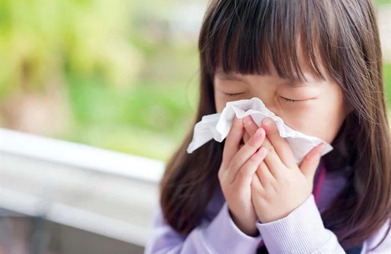 Viêm da cơ địa có thể dẫn đến viêm mũi dị ứng và hen sốt ở trẻ em