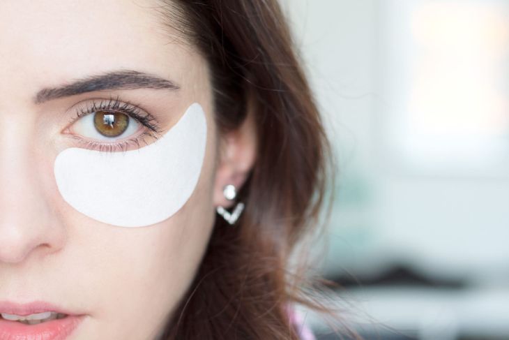 Vùng da mắt cần được chăm sóc bằng sản phẩm chuyên biệt