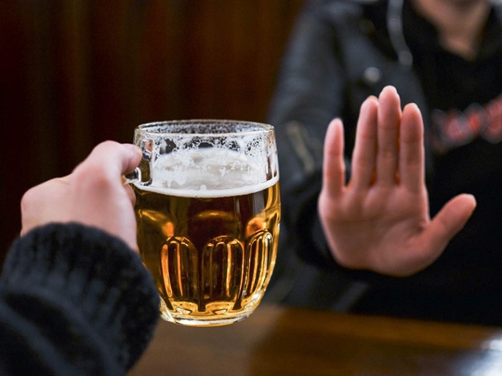 Không nên uống bia rượu khi bị suy thận