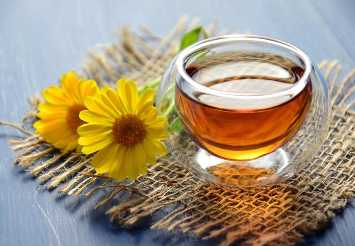 Chữa đau dạ dày khẩn cấp bằng trà hoa cúc được nhiều bệnh nhân tin tướng sử dụng