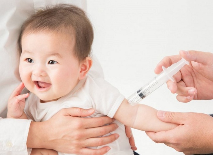 Nên tiêm vắc xin phòng bệnh truyền nhiễm cho trẻ từ sớm