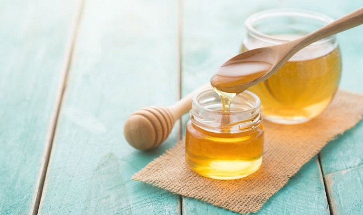 Sử dụng dầu dừa và mật ong