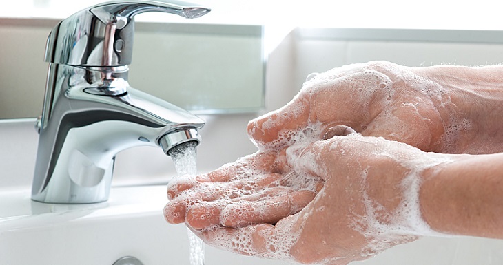 Rửa tay với xà phòng để tiêu diệt các tác nhân gây viêm dạ dày ruột cấp