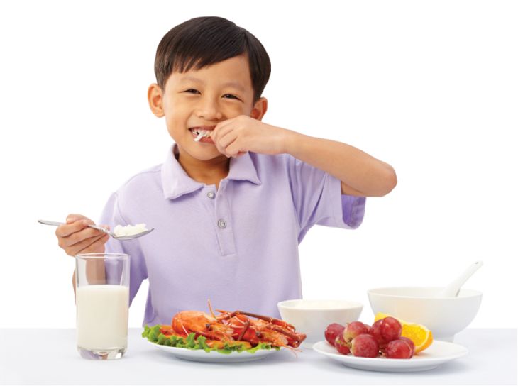 Phụ huynh cải thiện chế độ ăn cho con lành mạnh hơn