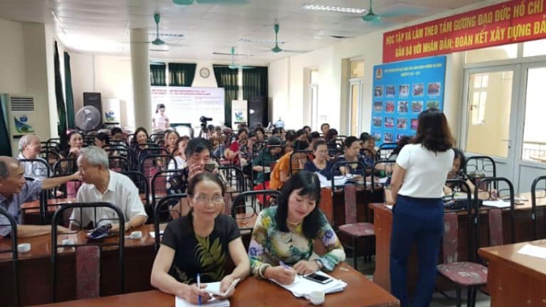 Bác sĩ Lê Phương tham gia chia sẻ kiến thức chăm sóc sức khỏe với cộng đồng