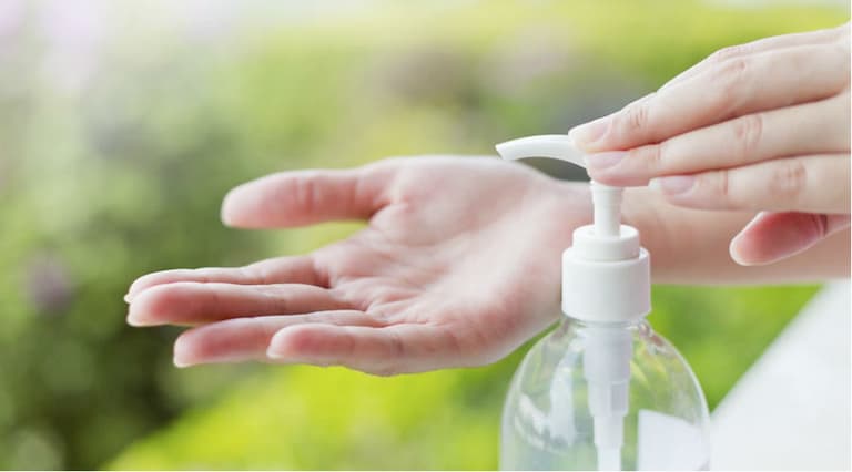 Rửa tay thường xuyên sẽ giúp ngăn ngừa bệnh viêm da cơ địa á sừng