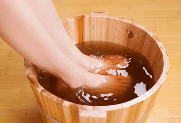 Bài thuốc ngâm rửa thường được sử dụng cho vùng da chân, tay