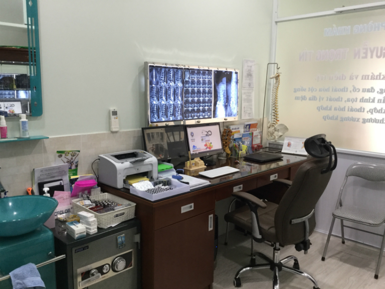 Phòng khám Chấn thương chỉnh hình của bác sĩ Nguyễn Trọng Tín có đầy đủ các thiết bị y tế, chuyên khoa, phục vụ cho việc khám và điều trị.