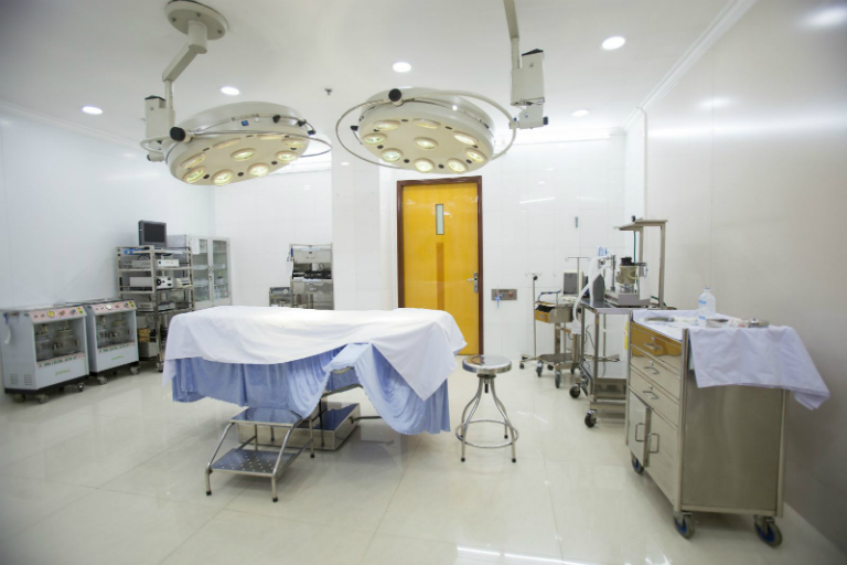 Phòng khám Da liễu của bác sĩ Đan Thanh có đầy đủ các thiết bị y khoa phục vụ cho việc điều trị bệnh da liễu.