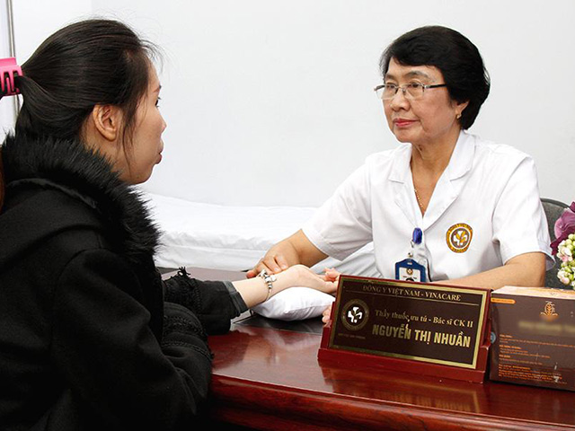 Bác sĩ Nguyễn Thị Nhuần đánh giá cao bài thuốc của bác sĩ Đỗ Thanh Hà