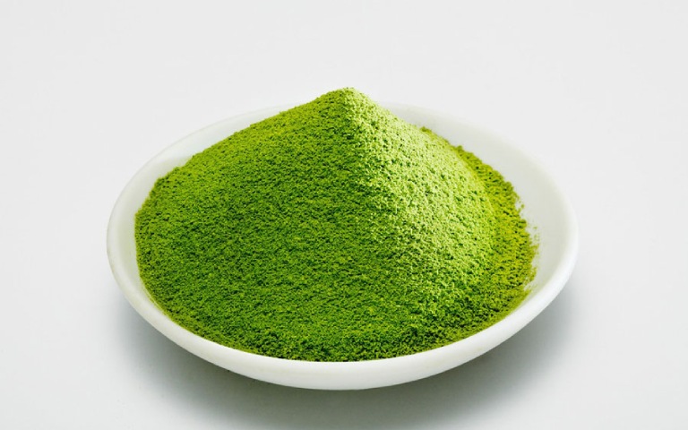 Thành phần của trà xanh có chứa các hoạt chất giúp đào thải độc tố trên da